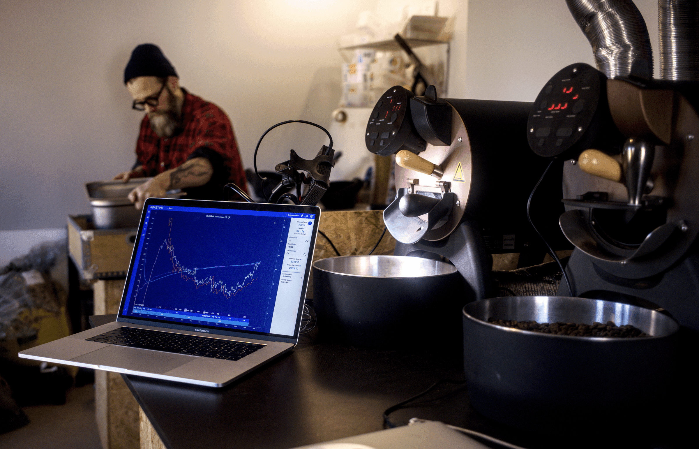 Kaffebønner i risteriet